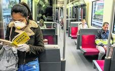 El reparto de las mascarillas se realizará por agentes de la Ertzaintza y policías locales en las estaciones de metro y tren./Pankra Nieto