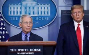 El epidemiólogo Anthony Fauci, junto a Donald Trump./Reuters