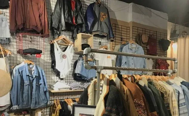 Adiós a la tienda de Arizona Vintage en el imperio de la ropa de segunda mano creado por dos jóvenes de villa | El Correo