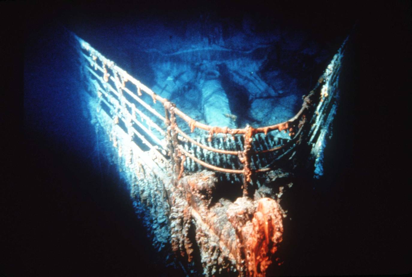 Titanic En El Fondo Del Mar Fantasmas