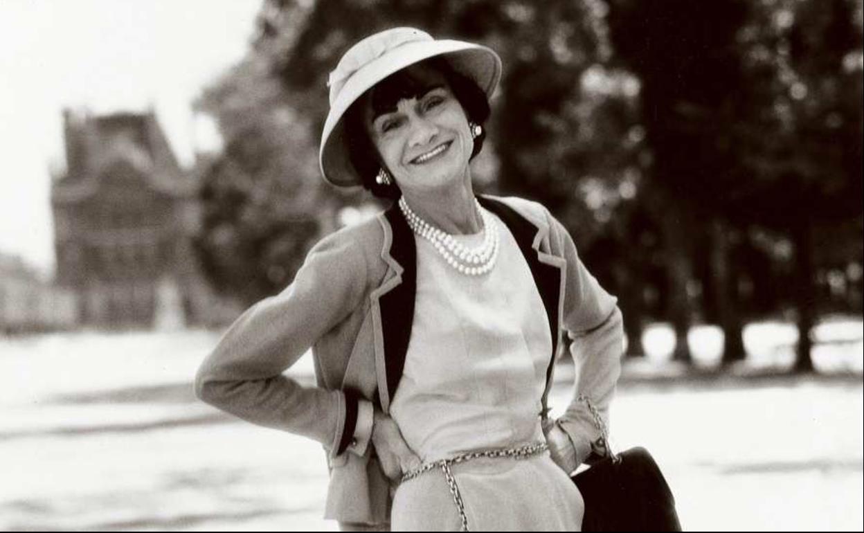 Coco Chanel, más allá del tweed, vestido negro y sus amantes | El Correo