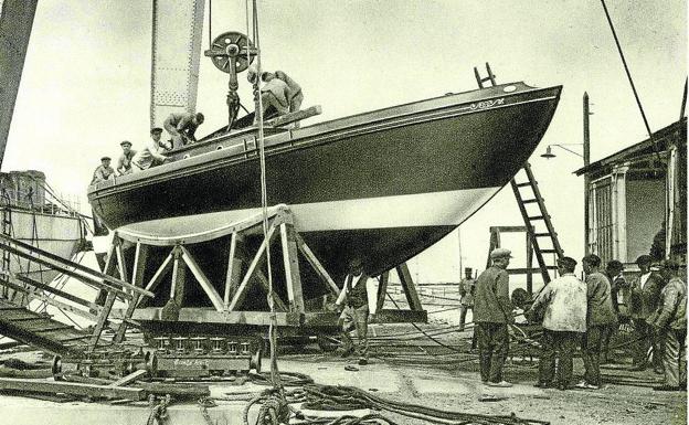 Imagen del yate Marichu en 1927, cuando todavía estaban construyéndolo. /el correo