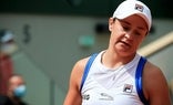 Ashleigh Barty con gesto de resignación en su último duelo en París./EFE