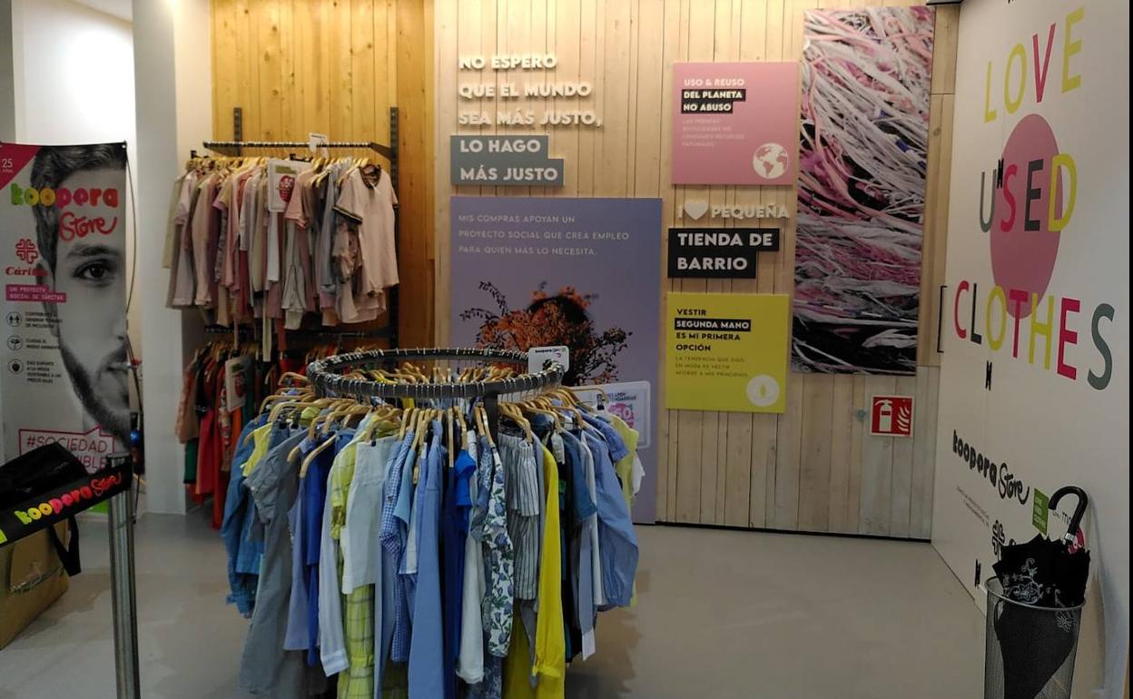 negro emergencia pasillo Koopera inaugura su cuarta tienda de ropa de segunda mano en Vitoria | El  Correo