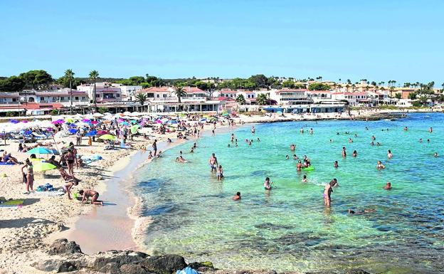 La playa es la principal preferencia en el verano. /Askasibar