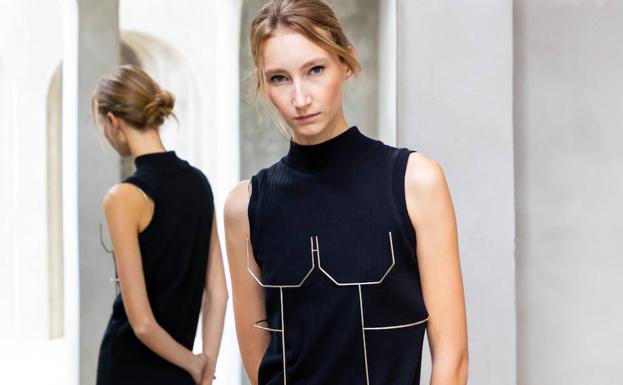 El diseñador vasco Eñaut presenta en la 080 Barcelona Fashion 2021 su primera propuesta de mujer.