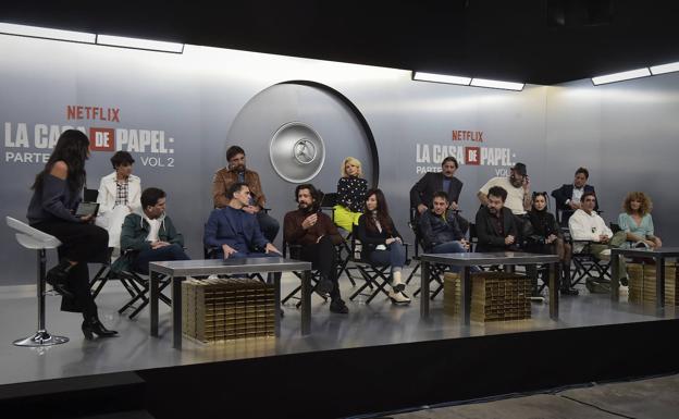 El equipo de 'La casa de papel', durante la presentación del volumen 2 de la quinta y última temporada./Juan Naharro Giménez