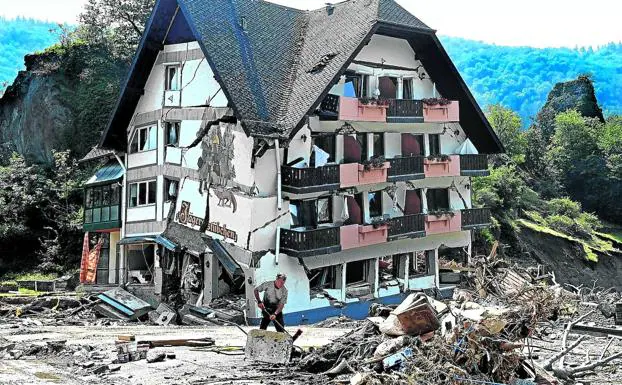 Una casa de Mayschoss, Alemania, muestra los efectos de las riadas registradas en julio. /afp