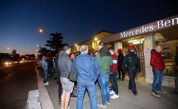 Workers of Mercedes Benz Vitoria, in a previous day of strike.