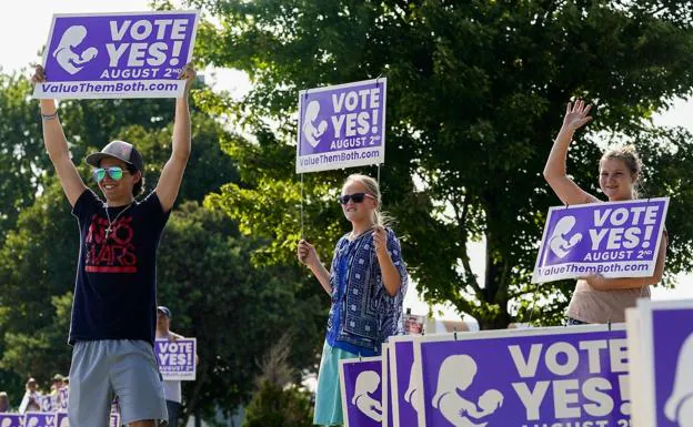 A Kansas citizen holds up a 'yes' sign on election day on abortion. 