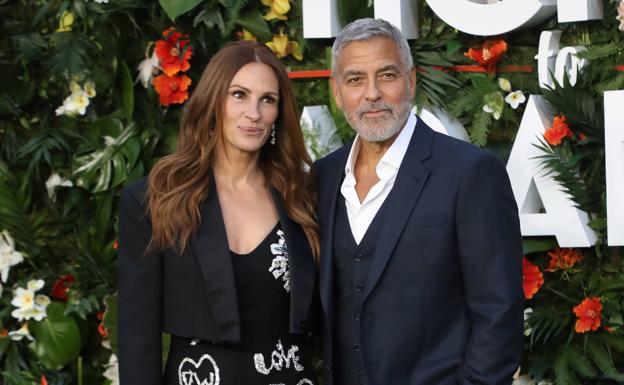 Julia Roberts and George Clooney on September 7 at the premiere of 