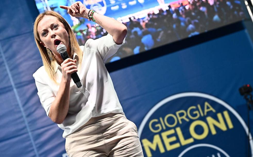 Włochy w wyborach: Berlusconi, skrajna prawica i naród podupadający