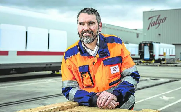 Iván Fernández poses next to carriages that the alavesa factory prepares for German rail operator Deutsche Bahn (DB).