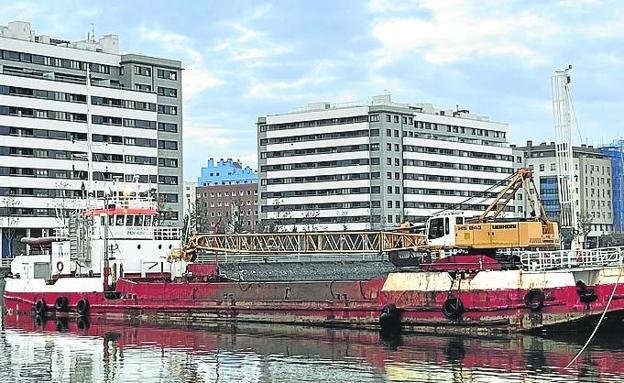 The dredger undertakes maintenance work for the Bilbao Port Authority.