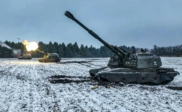 A brigade of Russian tanks fired in battery on Soledar.