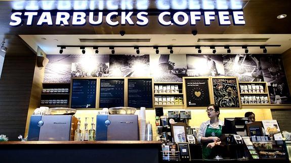 Starbucks pagará los estudios universitarios a sus empleados | El Correo